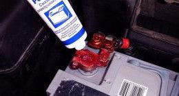 Как и чем смазать клеммы АКБ